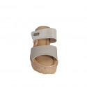 Sabot da donna in pelle grigia e camoscio laminato beige con velcro, plateau e zeppa 7 - Misure disponibili: 31, 32, 33, 34, 35