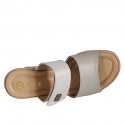 Sabot da donna in pelle grigia e camoscio laminato beige con velcro, plateau e zeppa 7 - Misure disponibili: 31, 32, 33, 34, 35