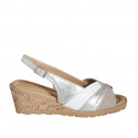 Sandale pour femmes en daim beige et lamé platine et cuir blanc talon compensé 5 - Pointures disponibles:  32, 33, 34