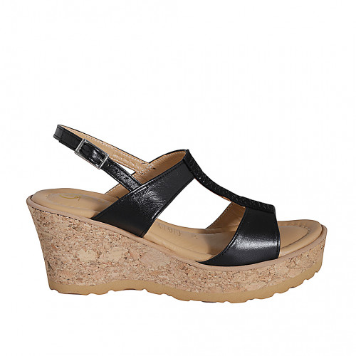 Sandalia para mujer en piel y gamuza negra con estras, plataforma y cuña 7 - Tallas disponibles:  31, 32, 33, 34, 35, 42, 43, 44, 45