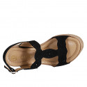 Sandalia por mujer en gamuza negra con estras, plataforma y cuña 9 - Tallas disponibles:  31, 32, 33, 34, 35