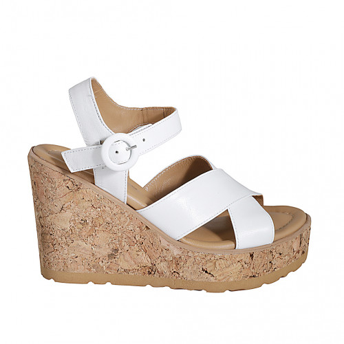 Sandalia para mujer en piel blanca con cinturon y plataforma cuña 9 - Tallas disponibles:  31, 32, 33, 34, 35