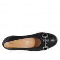 Escarpin pour femmes avec semelle amovible et accessoire en cuir perforé noir talon compensé 4 - Pointures disponibles:  32, 33, 34, 35, 42, 43, 44, 45, 46