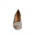 Escarpin pour femmes avec semelle amovible et accessoire en cuir perforé beige et laminé platine talon compensé 4 - Pointures disponibles:  32, 33, 34, 35, 42, 43, 44, 45, 46