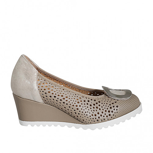 Woman's pump with removable insole and accessory in beige pierced leather and laminated platinum suede wedge heel 6 - Available sizes:  32, 33, 34, 35