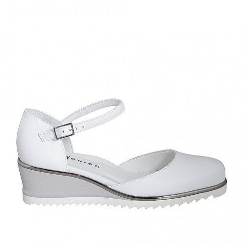 Woman's open shoe with strap in white...