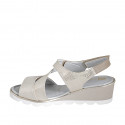 Mule para mujer en piel beis y gamuza beis imprimida laminada platino con cierre en velcro y cuña 4 - Tallas disponibles:  32, 33, 34, 35, 42, 43, 44, 45