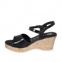 Sandalia para mujer en charol negro con cinturon, plataforma y cuña 7 - Tallas disponibles:  32, 33, 34, 35