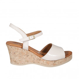 Woman's strap sandal in nude patent leather with platform and wedge heel 7 - Available sizes:  33, 34, 35