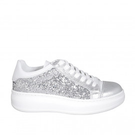 Chaussure avec lacets et semelle amovible en cuir blanc et lamé argent avec glitter talon compensé 4 - Pointures disponibles:  33, 34, 35, 42, 43, 44, 45