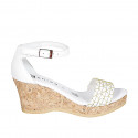 Zapato abierto para mujer con cinturon en piel blanca con red oro y plataforma cuña 7 - Tallas disponibles:  32, 33, 34, 35