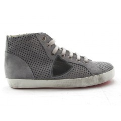 Zapato deportivo con cordones en gamuza perforada de color gris cuña 1 - Tallas disponibles:  32