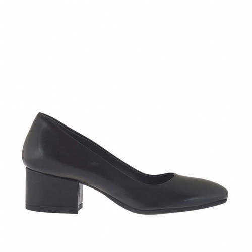 Woman's pump in black leather block heel 4