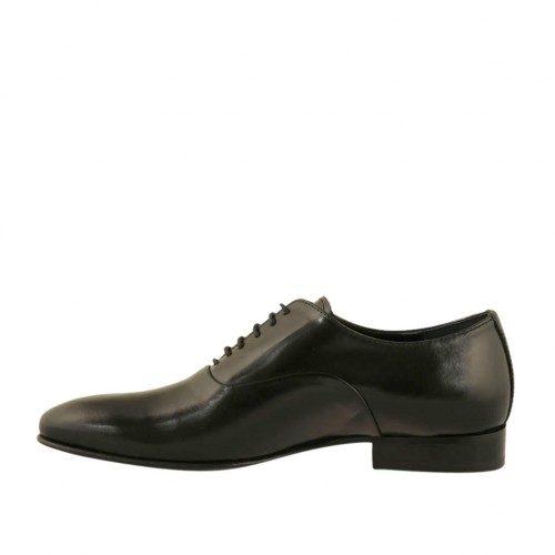 pointy Oxford shoe with laces 