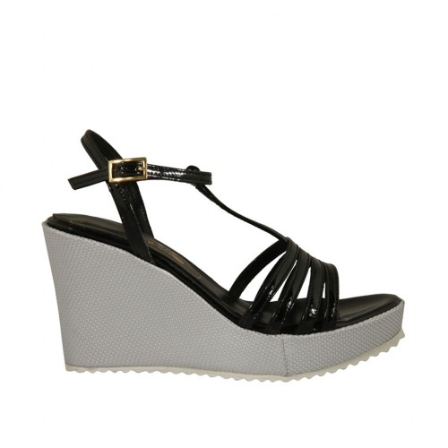 T-strap sandal in black patent leather 