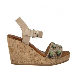 Sandale pour femmes en daim beige avec courroie, strass, plateforme et talon compensé 9 - Pointures disponibles:  42