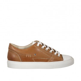 Chaussure sportif à lacets pour hommes en cuir perforé de couleur brun clair et cuir blanc - Pointures disponibles:  37, 47