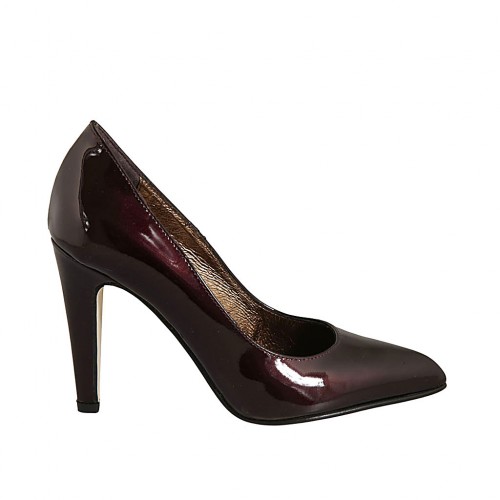 maroon patent leather pumps