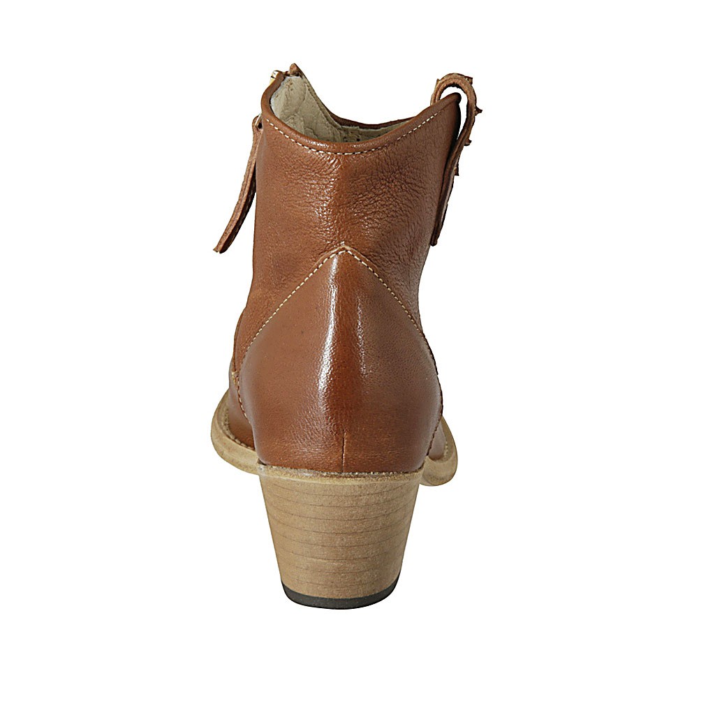 Woman's Texan ankle boot with zipper and embroidered captoe in tan ...