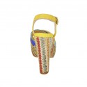 Sandalo con cinturino da donna con plateau in camoscio giallo, vernice olografica multicolore e tessuto multicolore tacco 12 - Misure disponibili: 42