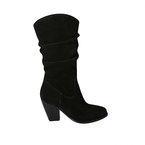 Woman's boot with zipper in black suede heel 8