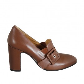 Woman's highfronted pump with elastics and buckle in tan brown leather heel 8 - Available sizes:  42