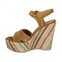 Sandalia para mujer con plataforma y cinturon en gamuza brun claro y tejido multicolor cuña 12 - Tallas disponibles:  42, 43