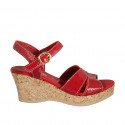 Sandale pour femmes en cuir verni rouge avec courroie, plateau et talon compensé 7 - Pointures disponibles:  42, 43