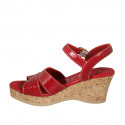 Sandale pour femmes en cuir verni rouge avec courroie, plateau et talon compensé 7 - Pointures disponibles:  42, 43