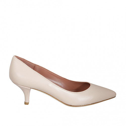 Woman's pointy pump shoe in nude...