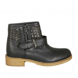 Bottines pour femmes avec boucle et fermeture éclair en cuir et cuir perforé noir talon 3 - Pointures disponibles:  42