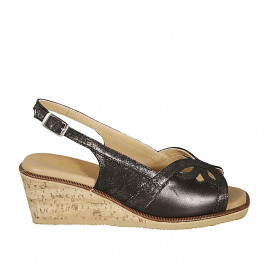 Sandale pour femmes en cuir lamé imprimé noir talon compensé 5 - Pointures disponibles:  42