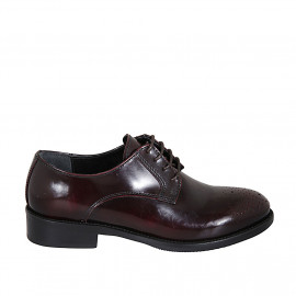 Scarpa derby stringata da donna in pelle abrasivata bordeaux con lavorazione Brogue tacco 3 - Misure disponibili: 45